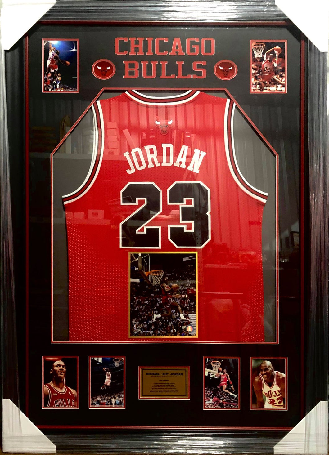 MICHAEL JORDAN BULL JERSEY WITH SIGNED AIR PHOTO - Heroes Framing & Memorabilia
